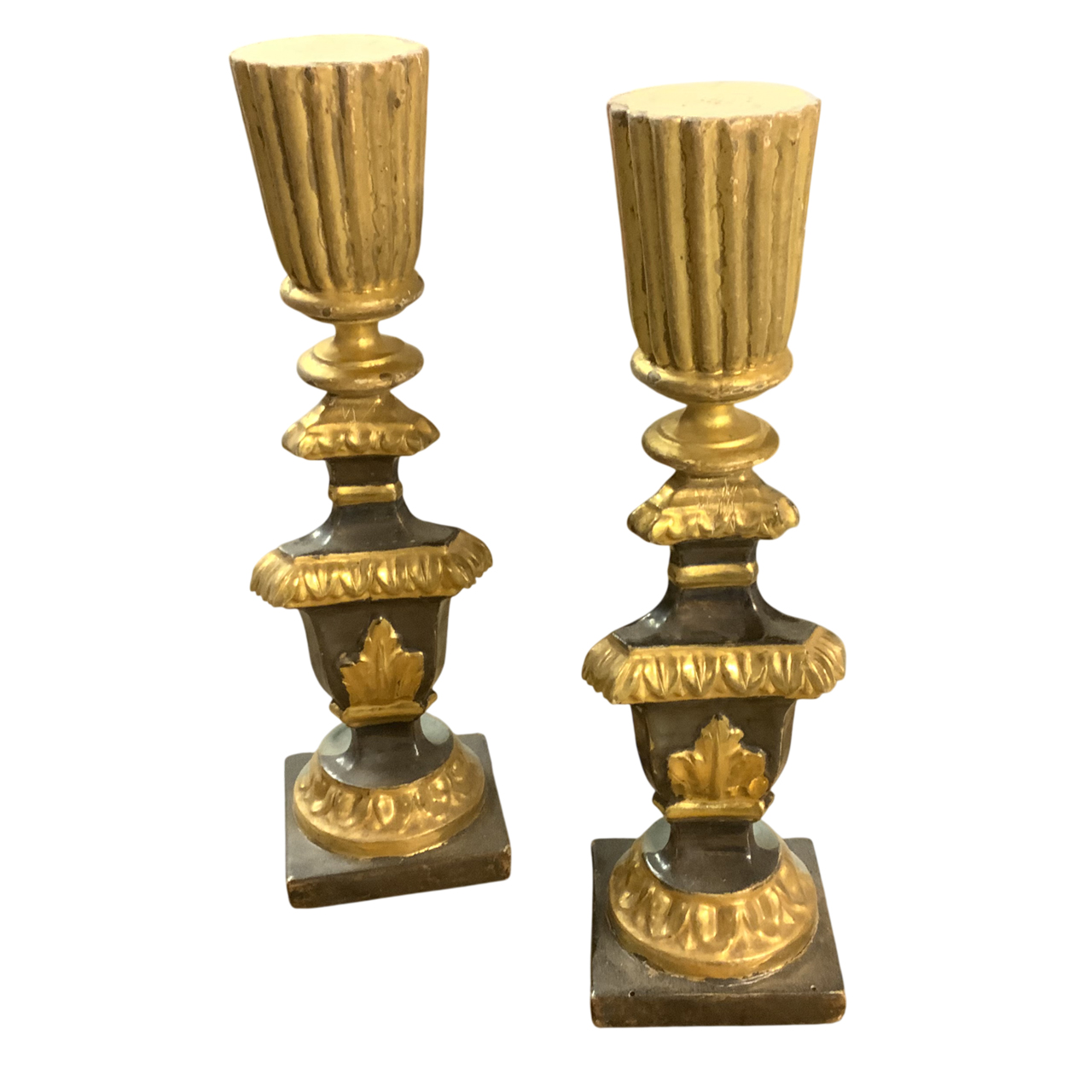 PAIR OF DECORATIVE ORNEMENTS